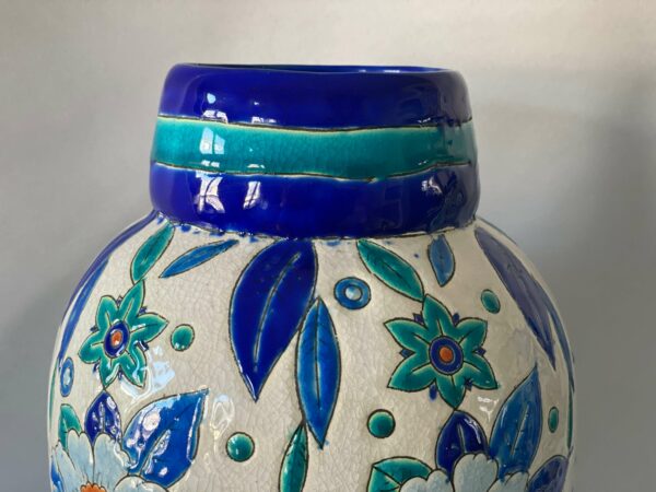 Détail col vase Catteau fleurs bleues