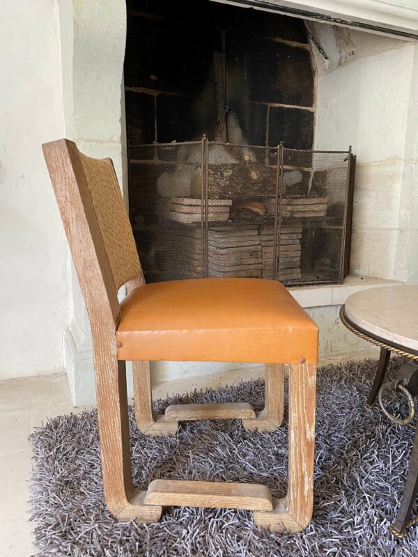 Francisque Chaleyssin, suite de 4 chaises en chêne moderniste